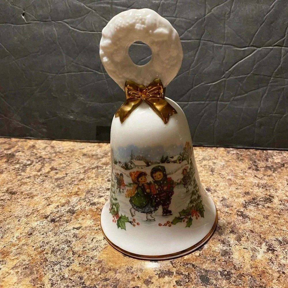 Vintage Christmas 1986 Bell
